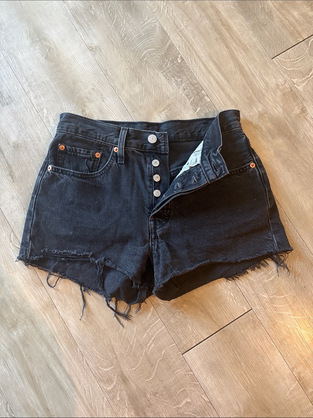 LEVI’S High-Rise Black Frayed Cut Off Denim Shorts Size 26
